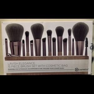 15 Piece Brush Set & Cosmetic Bag!
